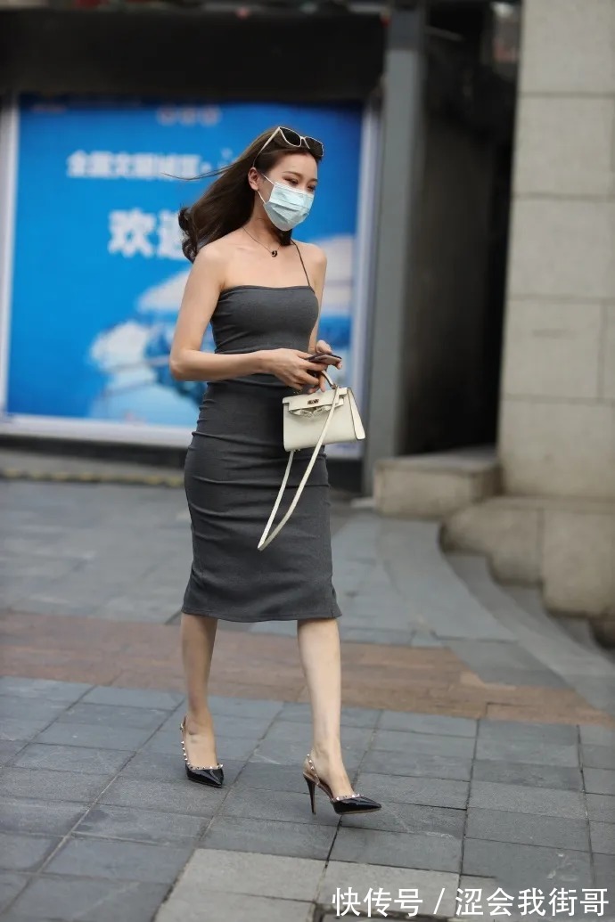 身材 街拍款款走来,身材好的性感美女