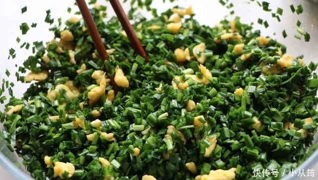 1把韭菜5个鸡蛋，教你懒人早餐，不和面不揉面，出锅孩子连吃3个