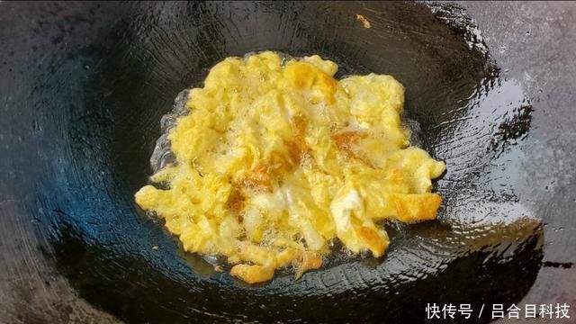 西红柿鸡蛋炒白玉菇,营养丰富,好吃又下饭