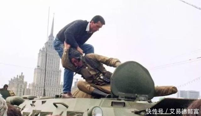 苏联那|西方为何能够轻易解体苏联呢？因为在苏联宪法中找到了一个漏洞