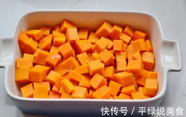 南瓜新吃法，加入牛奶一搅一拌比布丁都美味，孩子超喜欢吃呀