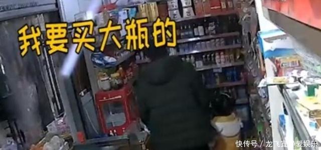 可爱|可爱!幼儿园萌娃替父亲看店成“最小老板”,接待顾客轻车熟路