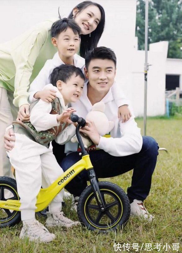 出游|世界冠军王皓携妻儿出游,一家四口颜值超高,妻子美貌不输女明星