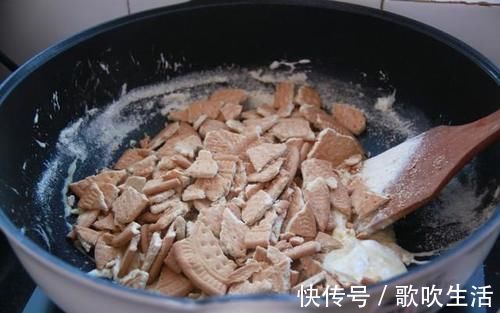 零食|网红零食雪花酥，其实自己在家也能做，甜而不腻，香酥可口