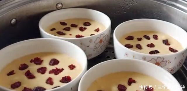 一碗玉米面两个鸡蛋,简单一搅,放锅里一蒸,比蛋糕还好吃