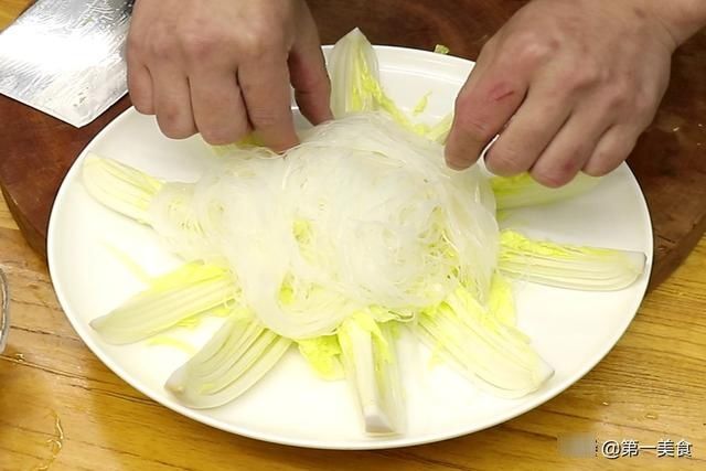 年夜饭开运菜——“蒸蒸日上”！2种食材、2步搞定，红火还漂亮