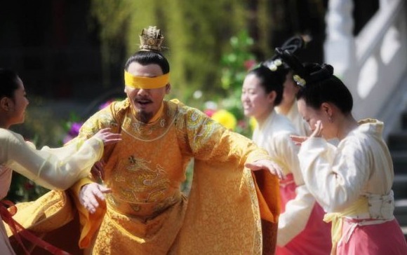 能忍|史上最能忍的皇帝,为保住皇位装瞎子3年,皇后在他眼前与大臣私通