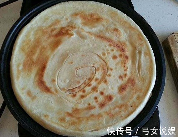 发面|电饼铛烙饼总发硬那是你用错方法,教你一招破解,饼香软有层次