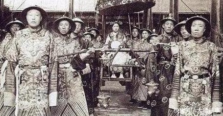 慈禧|慈禧一生作恶多端，但有5个功劳人人称赞，女性都应该感谢她