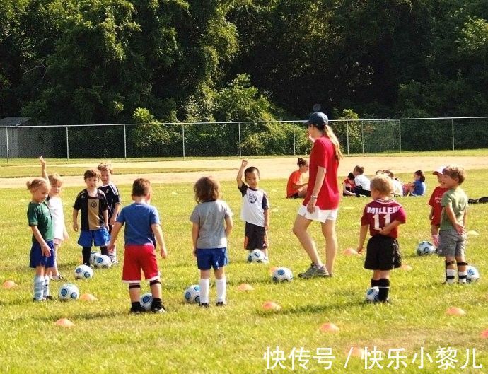 宝宝|家长下意识的举动,剥夺了孩子发展社交能力的好机会!