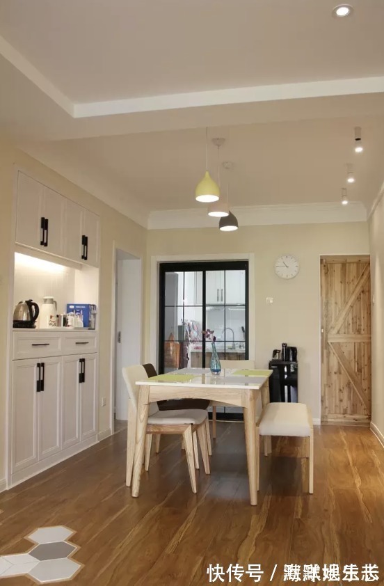 电视机|进屋没有玄关别乱装,门口做个小改造,空间布局更合理,功能倍增