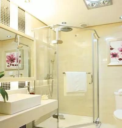 卫生间|老婆坚持装新房时把洗手台放卫生间外,入住后才知这决定多正确
