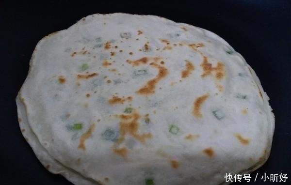 必不可少|中国姑娘在国外卖小吃,30元一份,1天卖500份,老外吃不腻