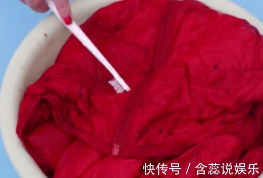 麻花|羽绒服不要干洗，教你一个清洗绝招，比干洗店洗的更干净，真实用