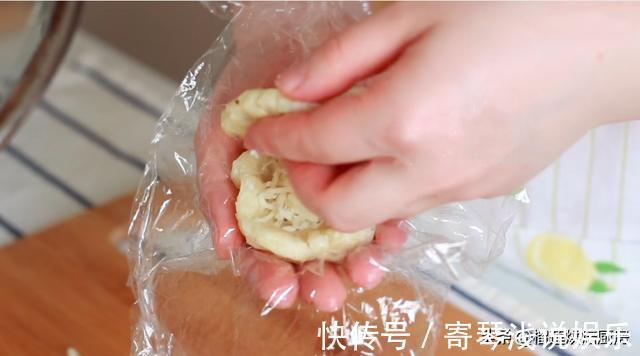 在家给孩子做出麦当劳同款芝士拉丝早餐薯饼,低盐低油更健康