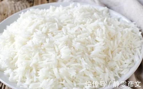 米饭|蒸米饭时,只放清水是外行,多加2样,米饭粒粒分明,香喷喷的
