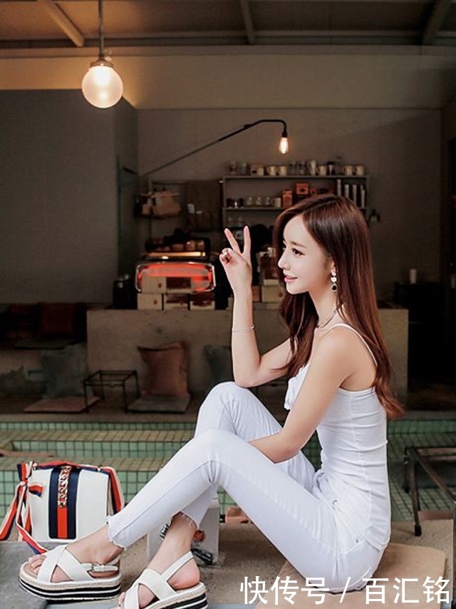 小女人的气质怎么来？牛仔裤和好身材缔造出来！