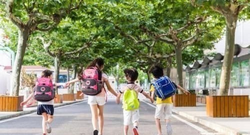 孩子们|“你家孩子身高达标吗?”对比2020年儿童身高表,高矮一目了然