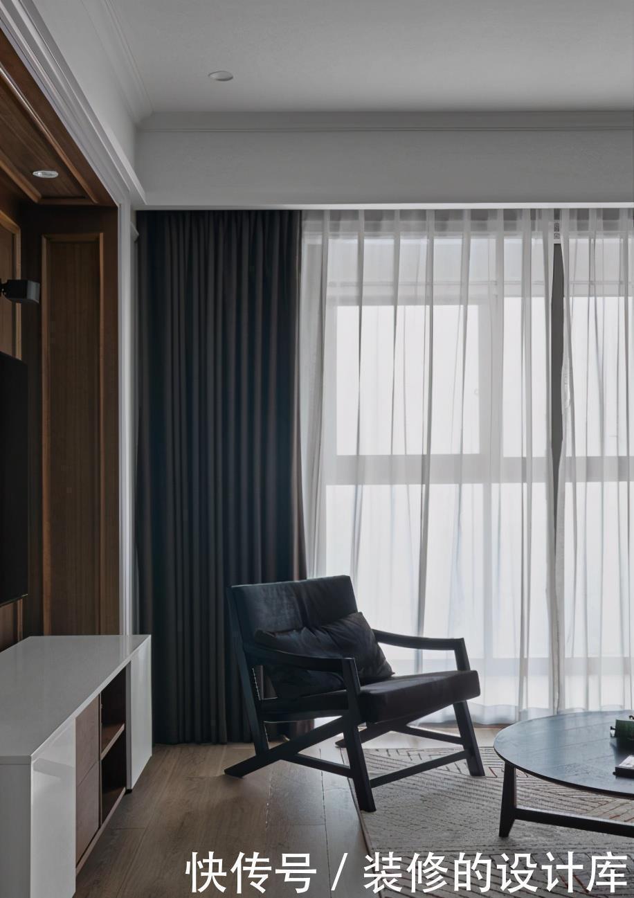 现代|104平现代风两居室，美式元素护墙板，构建高雅生活空间