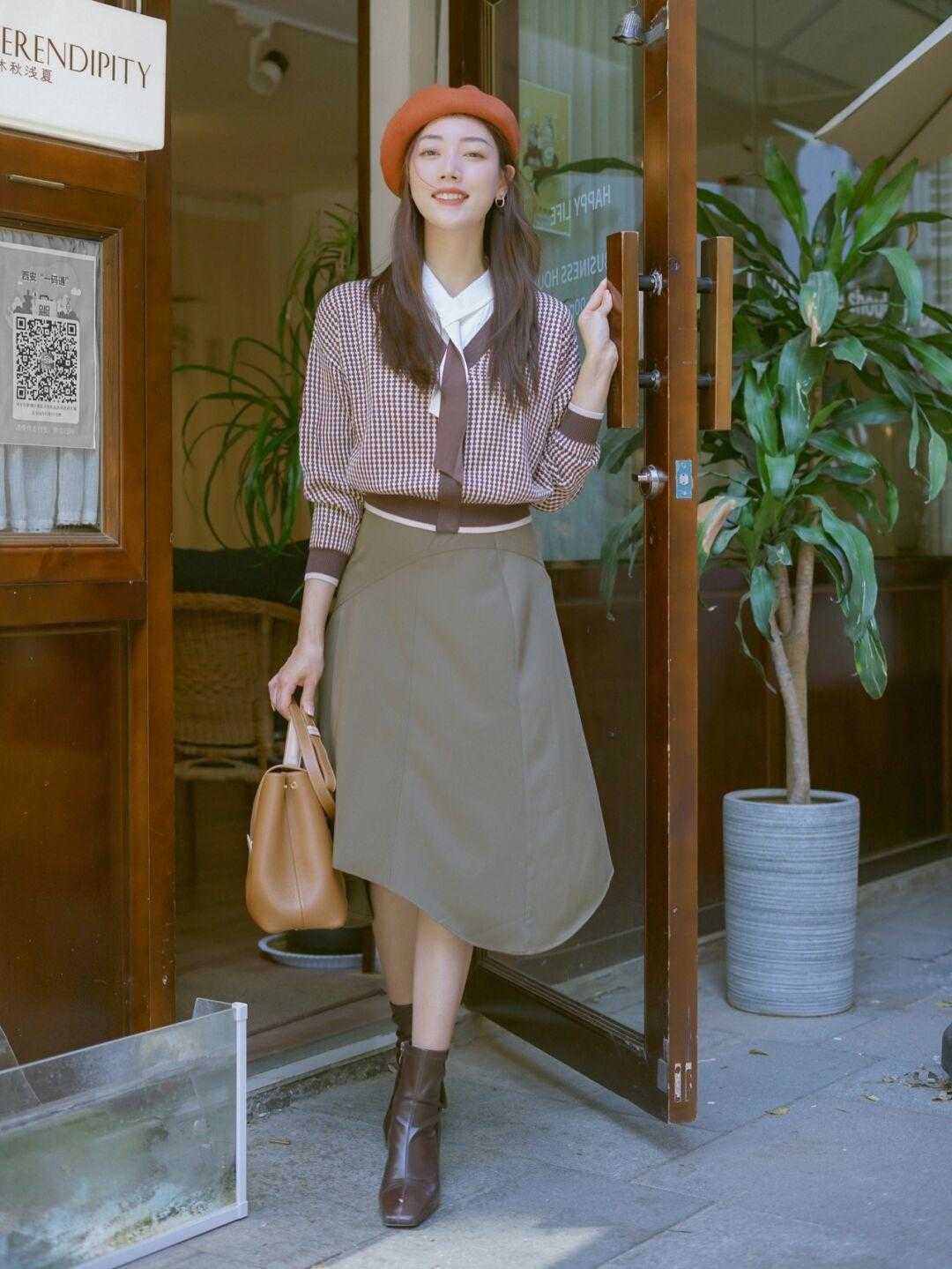 毛衣|最近秋冬有种火叫毛衣+半裙,照着穿都好看,温暖了整个秋冬,太洋气了