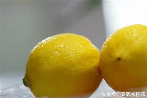 维生素C|柠檬泡水喝的5个好处名副其实,但3个副作用也不得不知道!