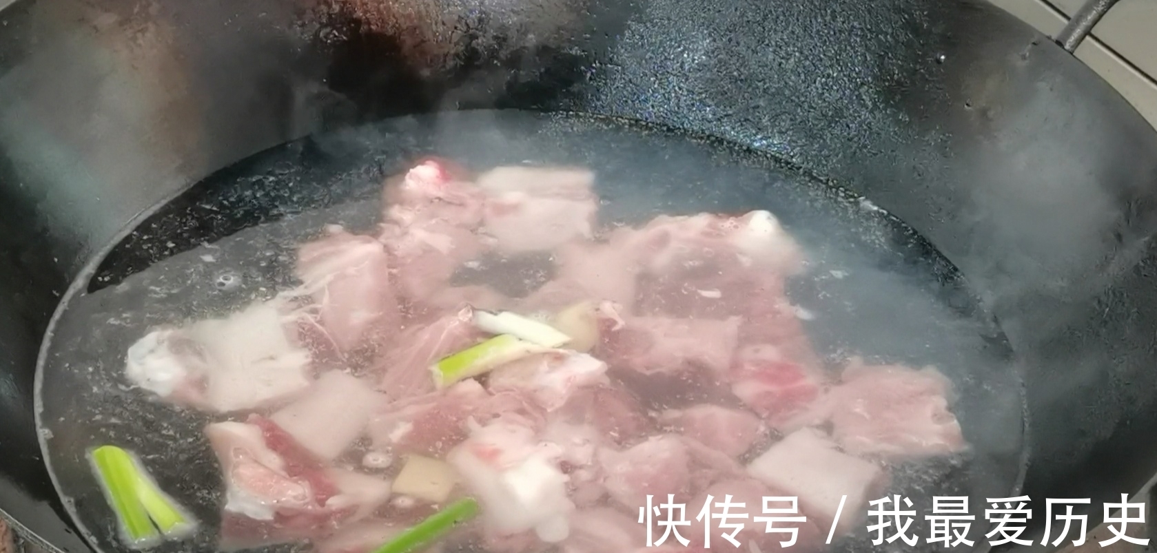 正确做法|土豆烧排骨的正确做法，教你在家做，肉质鲜嫩既健康，下饭又下酒