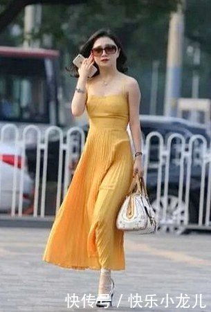 脚上踩着高跟鞋,高级又有优雅的味道