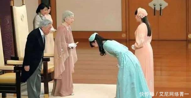 优雅|日本天皇到伊势神宫报告退位,皇后斗篷套装优雅,为平民女儿庆生