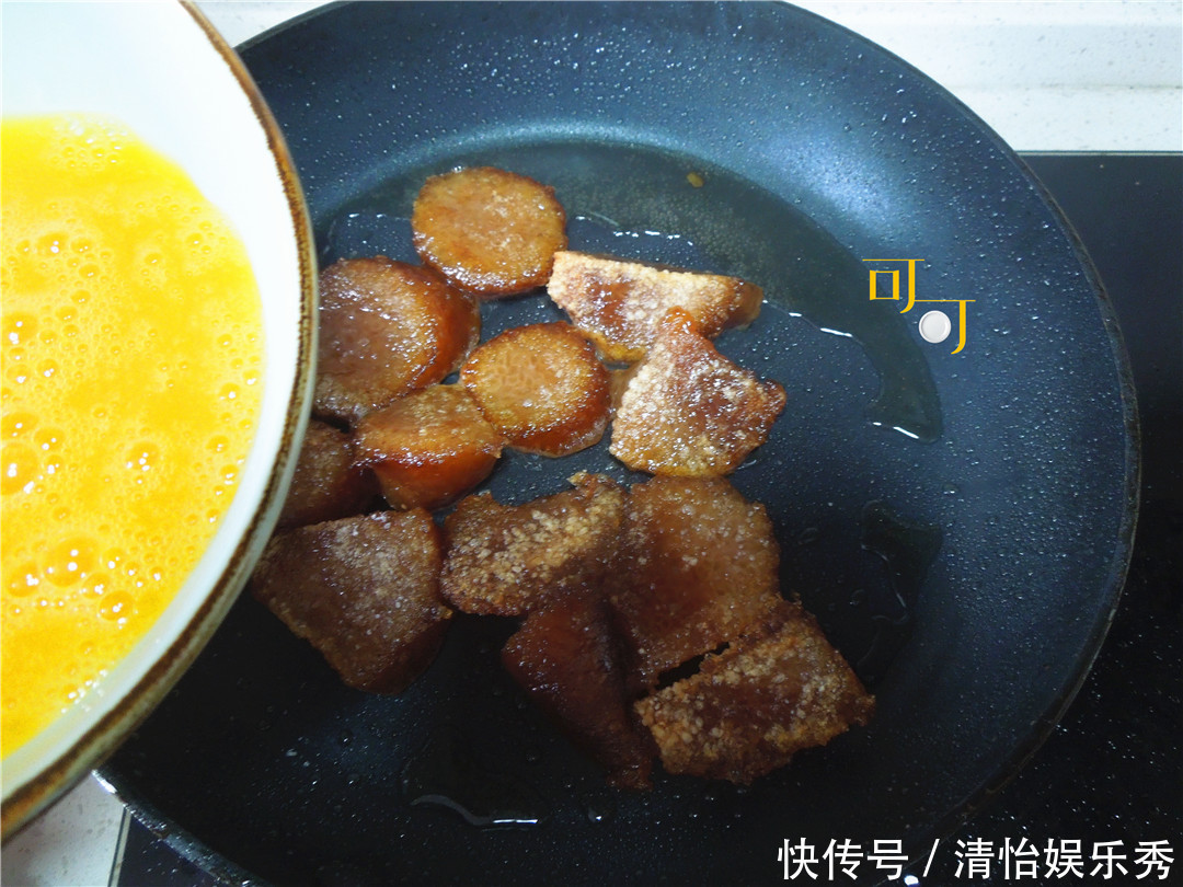 根葱|家里的粽子别再蘸糖吃了,换个吃法,2只鸡蛋1根葱,煎一煎太香了