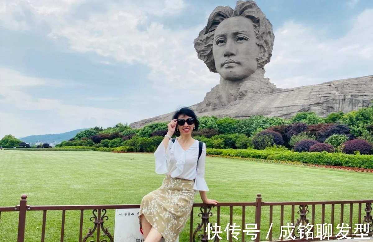 博主|女人的魅力与长相无关!五十岁博主凭借减龄穿搭,穿出精致与优雅