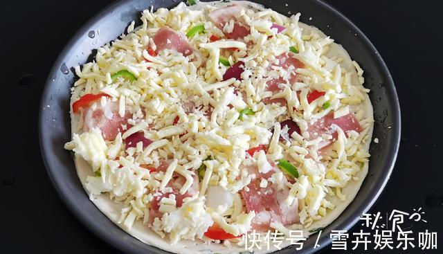 速冻手抓饼|用手抓饼做披萨好吃吗?我做了1盘,拉丝、又多层,吃起来真过瘾
