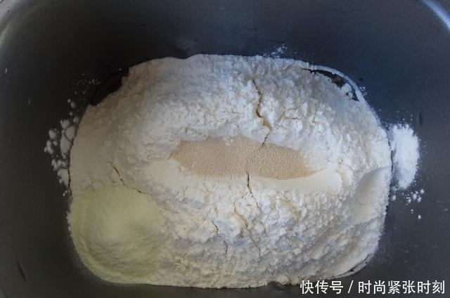 这是我吃过的最好吃的面包,没有之一,不用造型,做法真简单!