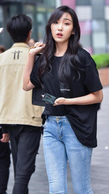 牛仔|牛仔女神真美丽,穿搭看似简单,却拥有别样的魅力