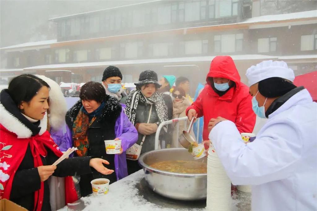 人心|除雪送姜汤，寒冬暖人心