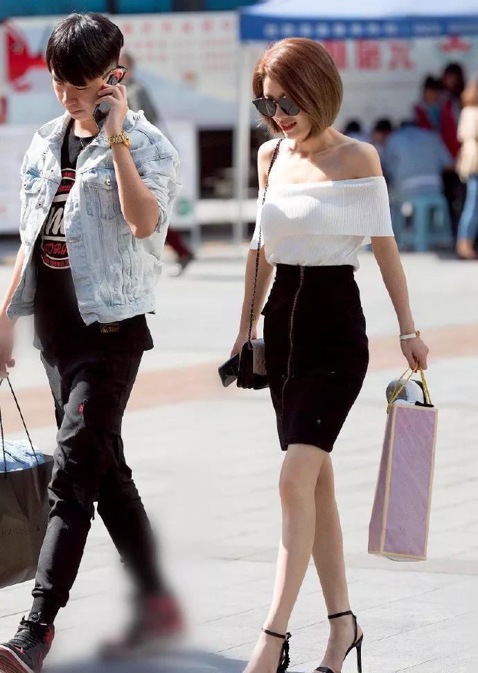 玄色|美女脚上穿着一双尖头的高跟鞋,个性的绑带显得十分的帅气