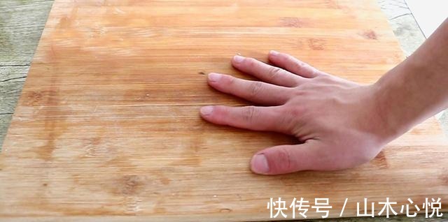 卫生间里放一个水果网套，一年省下不少钱，以后再也不舍得扔了