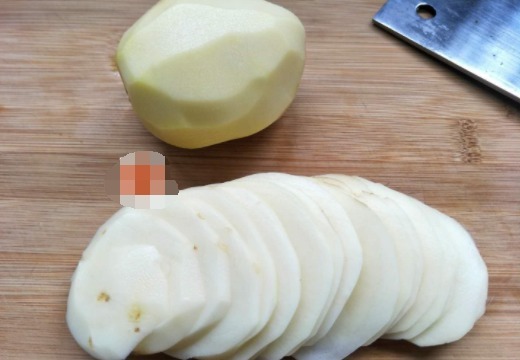 这样吃土豆,清脆爽口,酸辣适中,好吃又过瘾,一盘不够