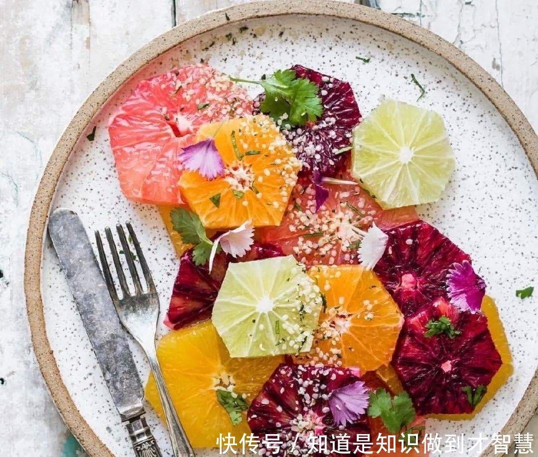 冬季精致女孩行为大赏：吃水果