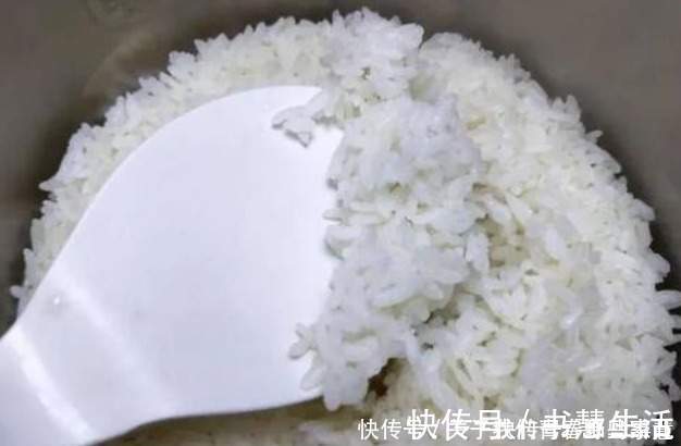松软|煮米饭时，直接加水煮是大错，多做2步，出锅松软香甜，颗粒分明
