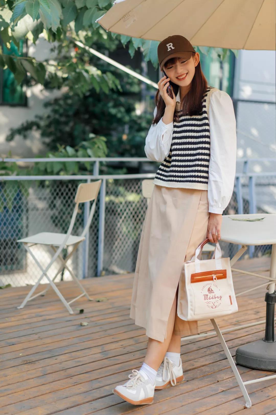 下半身|秋季如何穿搭?牛仔外套搭配半身裙,普通女生也能穿出高级感