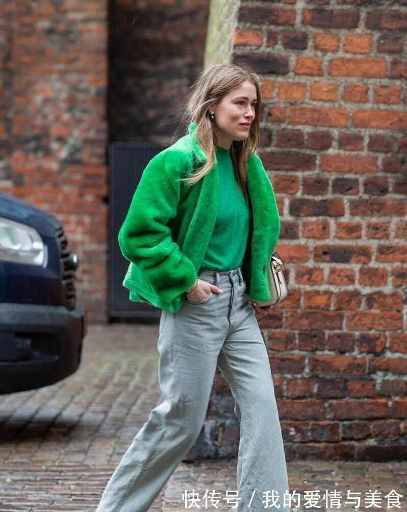 时髦 今年绿色才是最火流行色,时髦好搭还吸睛,比红色更显气质