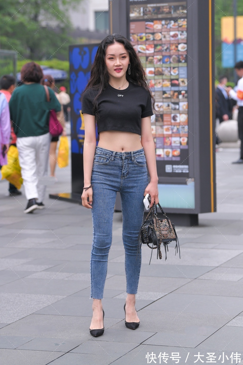 甜酷风|美女街拍:玲珑精美的穿搭,仙气满满,增加一丝少女感,谁做她男朋友要珍惜