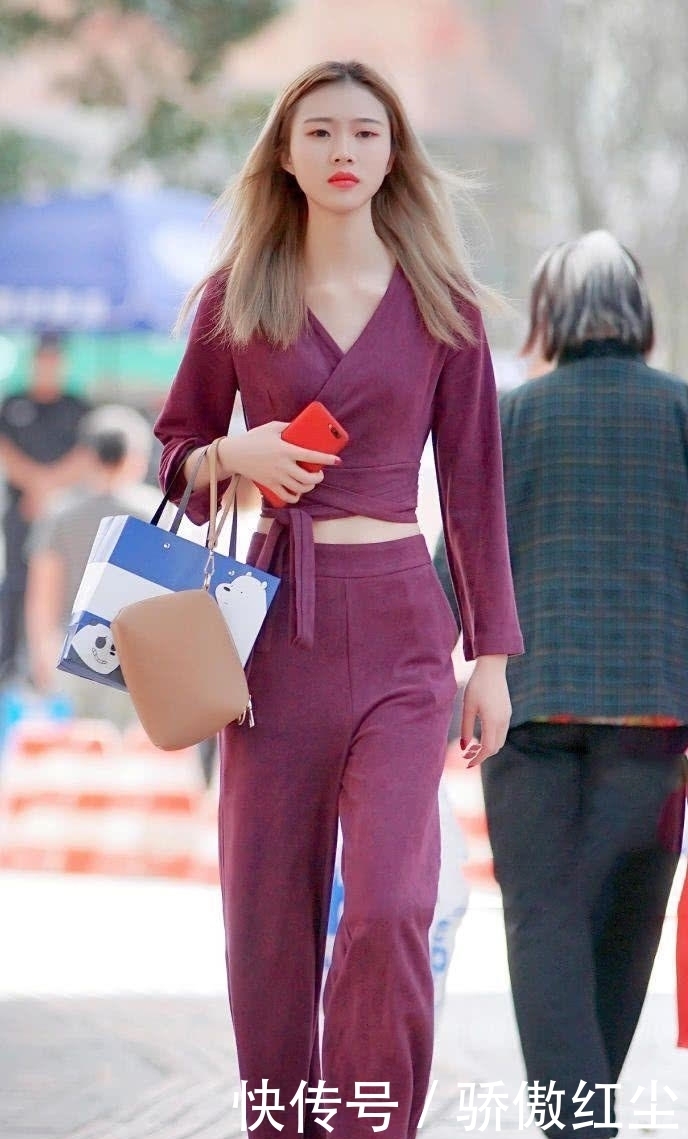 街拍: 干净清爽的气质, 走出超模姿态