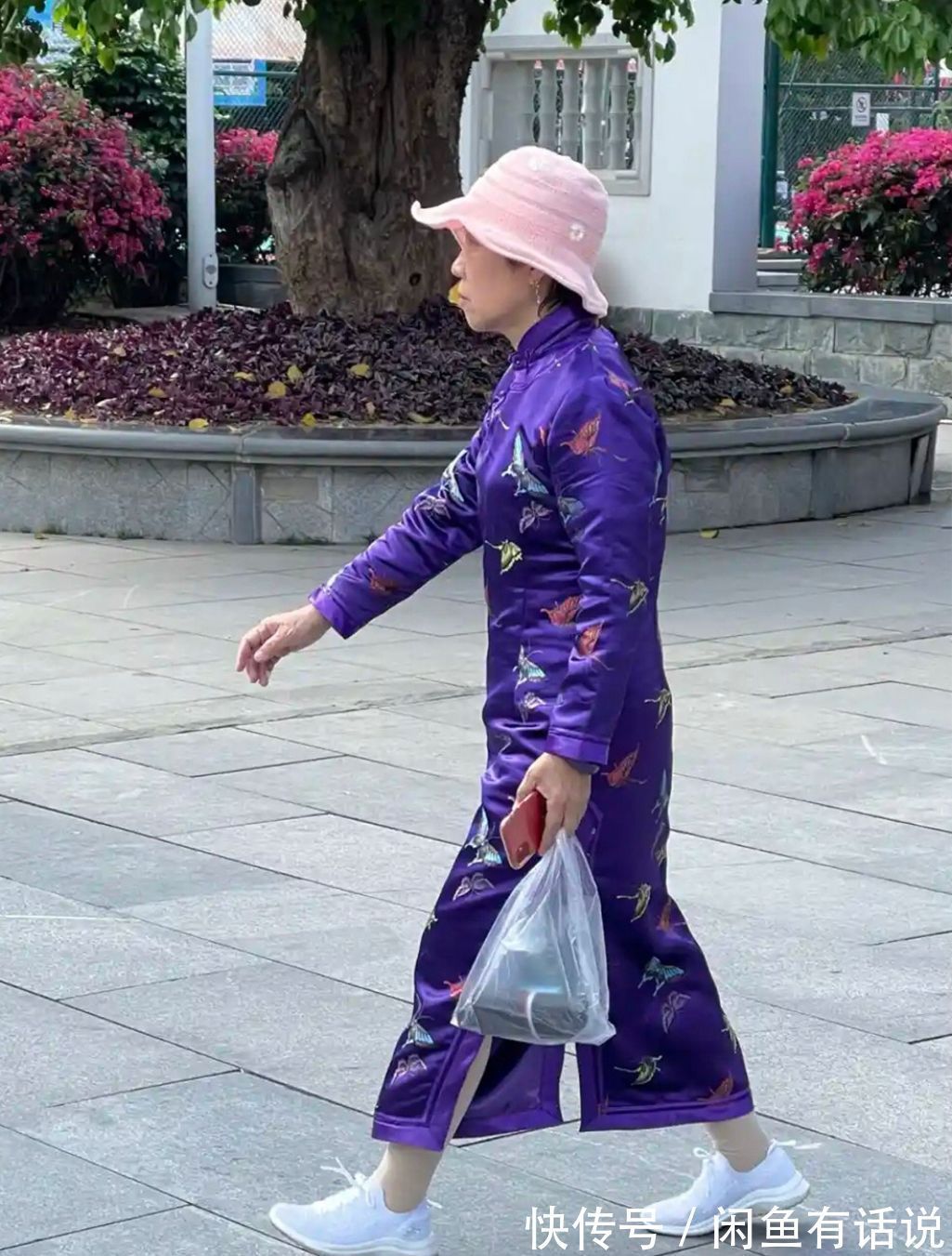 春天 中年女人春天穿衣,丢掉这些陈旧“时髦法则”吧,会有浓浓大妈感