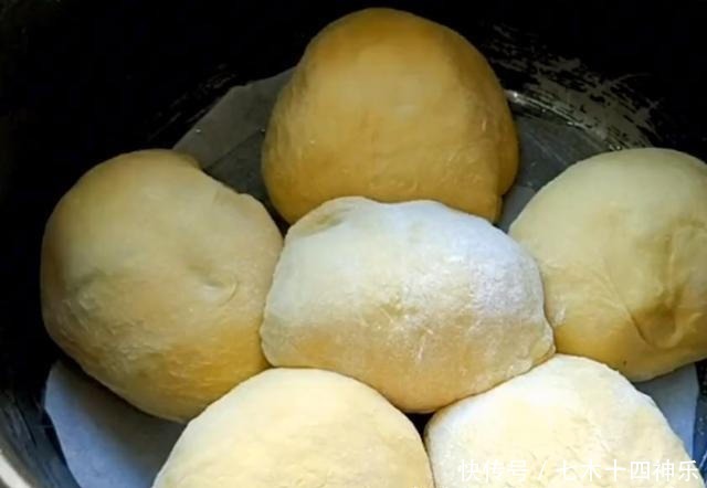 我家面粉从不蒸馒头，加3个鸡蛋，秘制一做，出锅老婆直夸好吃