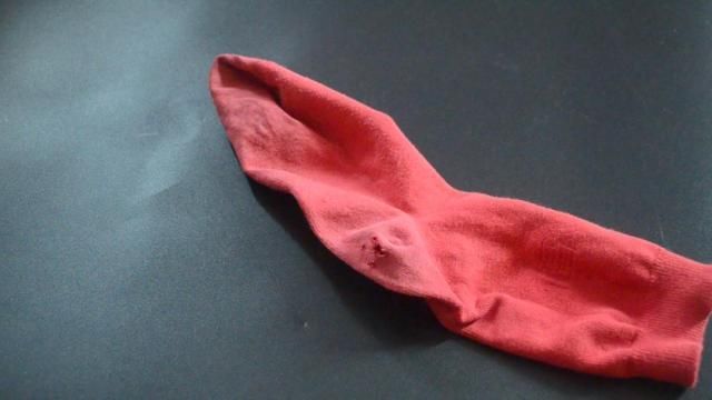 袜子破洞了不要扔，学会这个小技巧，旧袜子变得像新的，都学学吧