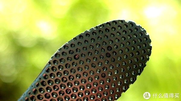 鞋底 比起踩屎感,我更喜欢袜套式,一双鞋才十几元却给你快乐脚感