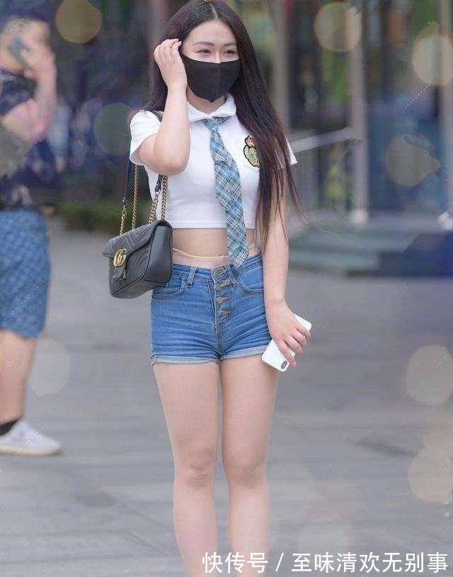 肩带 高贵优雅的瑜伽裤装扮更添清纯美感,显得腿长脚小,富有质感