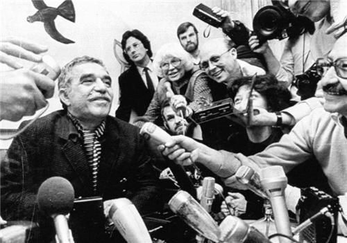 海明威@马尔克斯访华时扬言：不向中国授权出版！18年后却被一年轻人感动