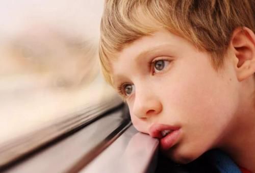 自闭症|他们不是内向,他们是真的病了,不要让天再“塌”第二次